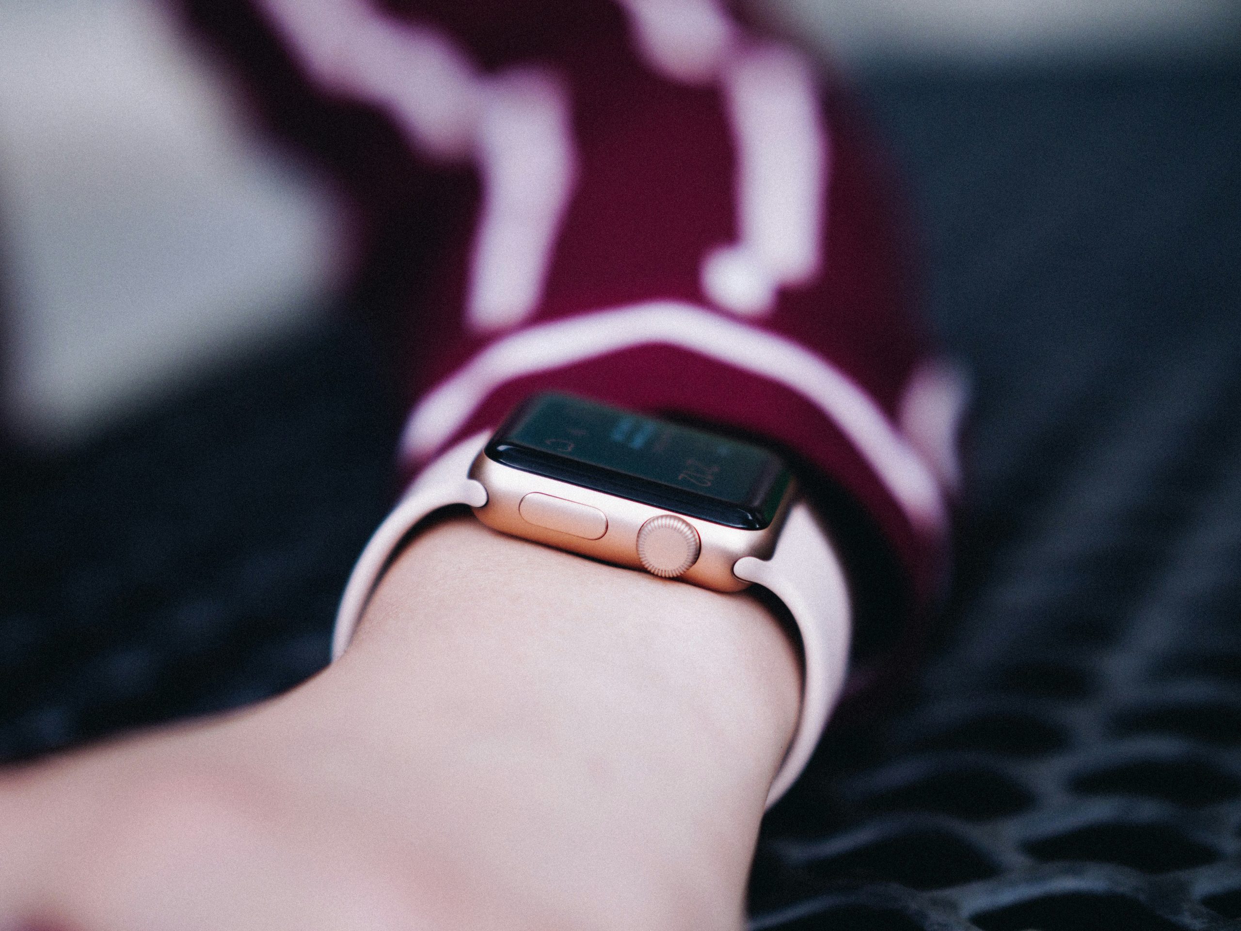 Comparison image showing an analog watch next to a modern smartwatch altimeter