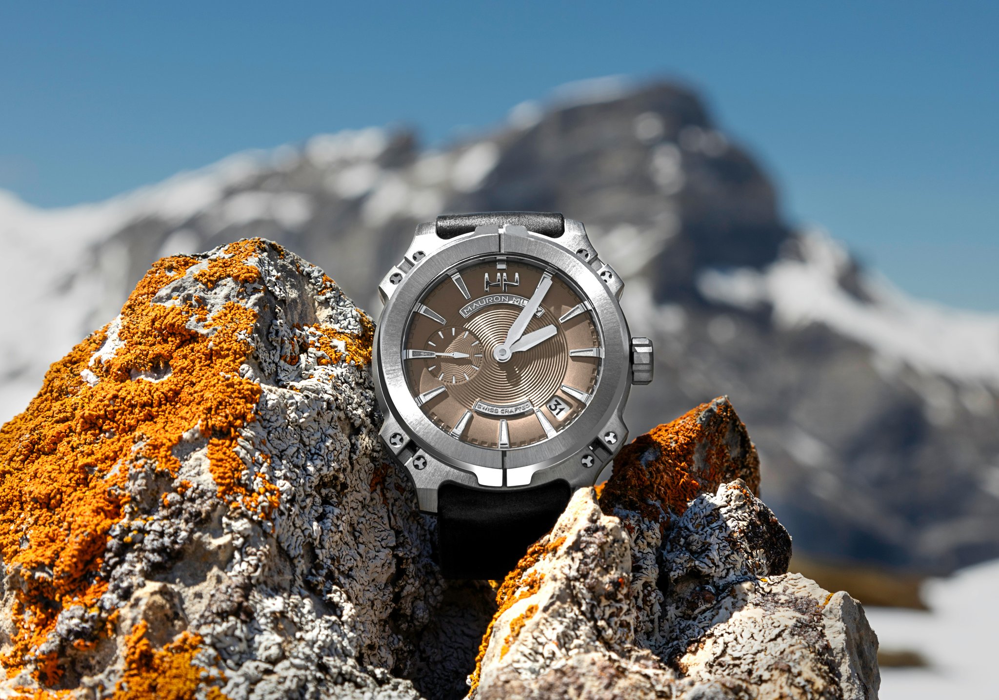Flowchart illustrating decision-making process for selecting the best trail watch.