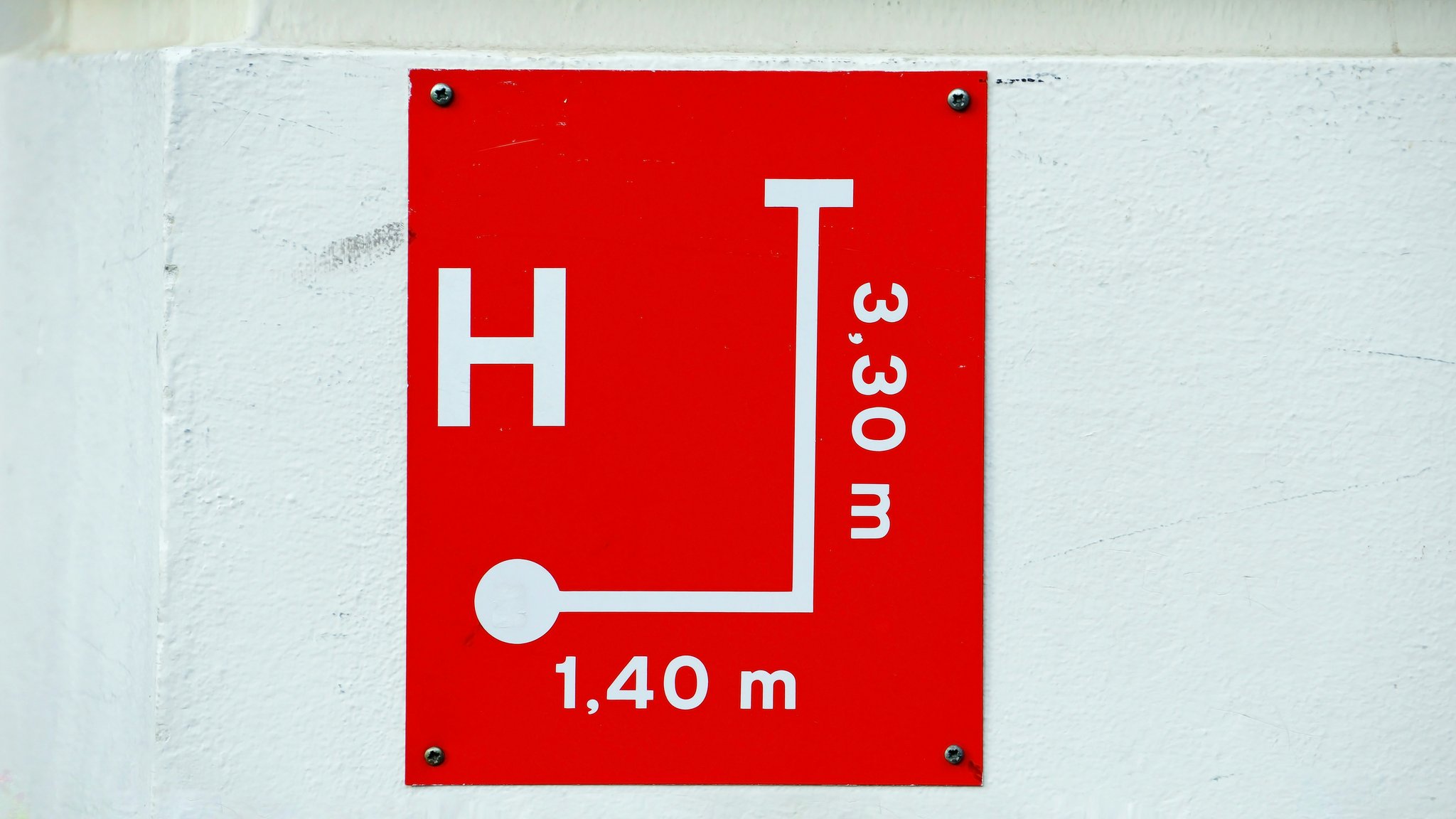Illustration showing the importance of tracking altitude while climbing mountains