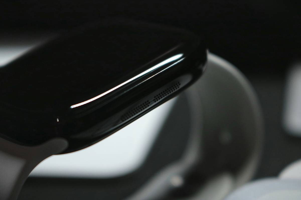 Wearable Tech Blogs: Why Watch Altimeters Are the Next Big Thing in Wearable Technology