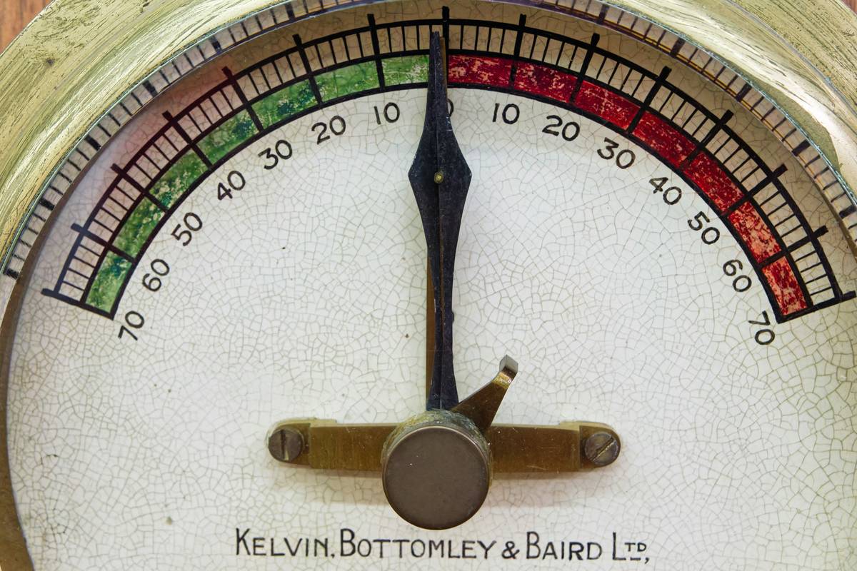 Comparison chart displaying features like battery life, accuracy, and price among popular altimeter watches.