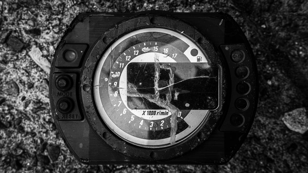 A wristwatch displaying stable altitude data after calibration
